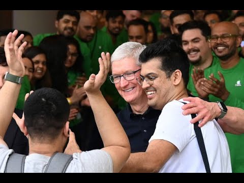 Apple opens in India | Bloomberg Technology 04/18/2023