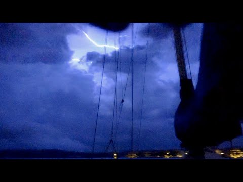 Escaping The Wild Jungle to Lightning-Struck Panamá City Ep. 40 Thulasailing