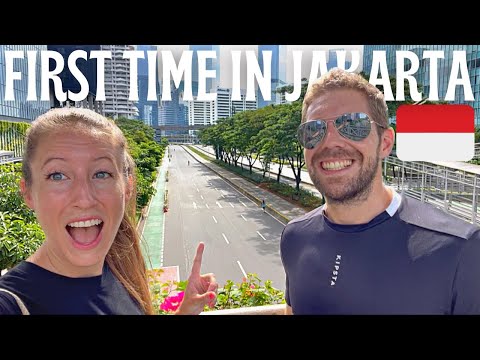 First Impressions of JAKARTA Indonesia - NOT what we expected (Indonesian food,Monas,Kota Tua)